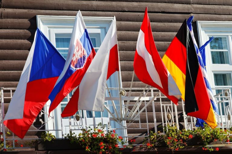 Европейские индексы пытаются стабилизироваться и сформировать отскок