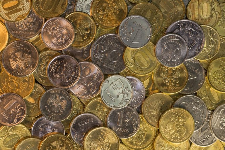 Рубль поддержат продажи валютной выручки экспортёрами в преддверии налогового периода