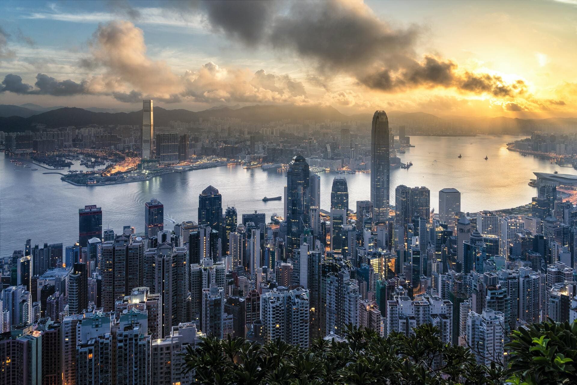 Криптовалюты в Гонконге: мягкая поддержка Пекина и будущее розничной торговли.